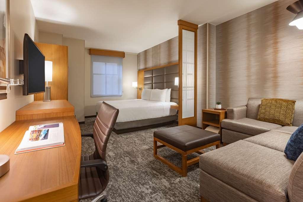Hyatt Place Houston Downtown Room photo