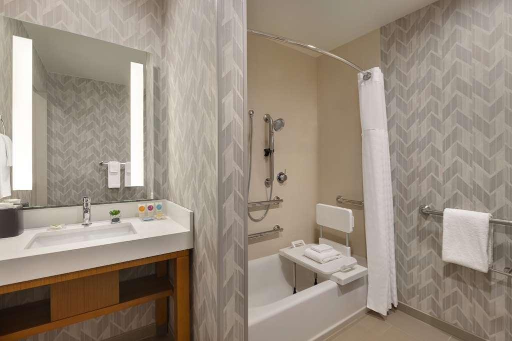 Hyatt Place Houston Downtown Room photo